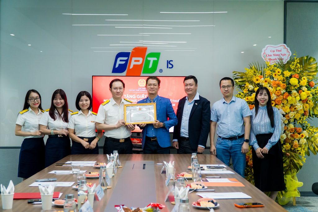 FPT IS – FPT Corporation receives Certificate of Merit from the Department of Taxation, Ministry of Finance, for exemplary compliance with tax laws
