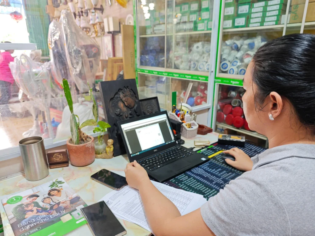 Business user issuing an e-invoice under Vietnam’s electronic invoicing regulations